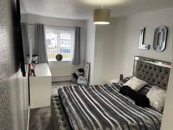 Large 2-Bedroom Apartment - New Kitchen & Decor