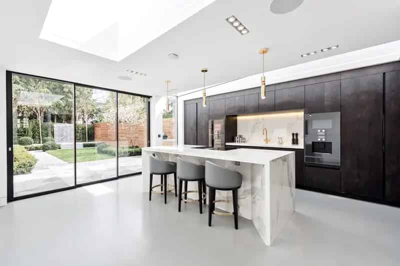 4 Bedroom House London Family Home 2392 sq ft