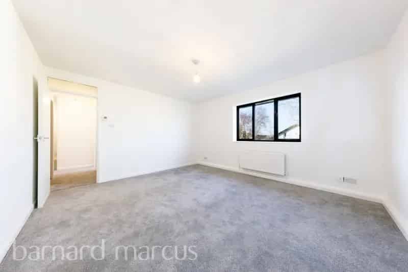 2-Bedroom House Near Selhurst Station - Ideal for First-Time Buyers and Investors