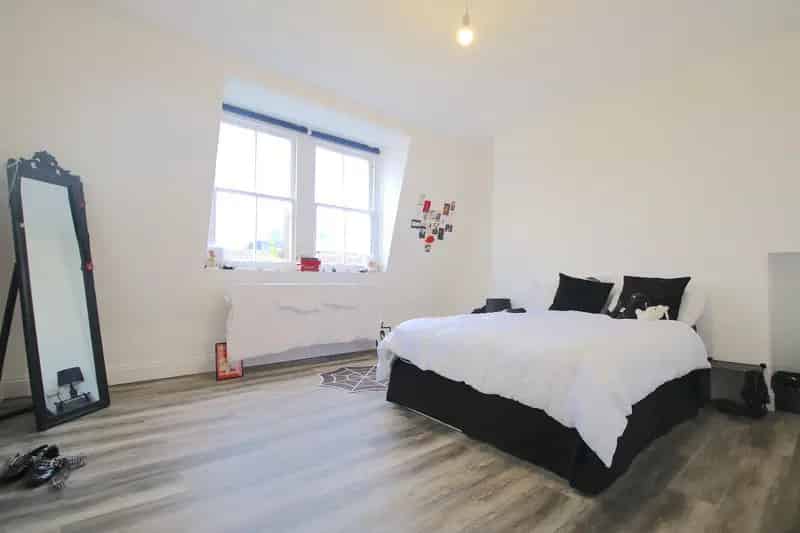 3 Bedroom Flat House to Rent Near Aldgate East Station
