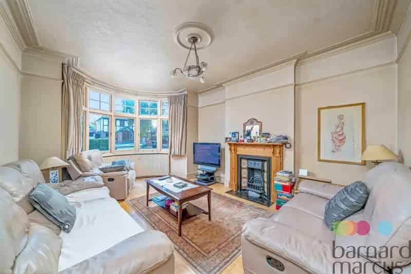 Four Bedroom Family Home with Two Reception Rooms and Off-Street Parking