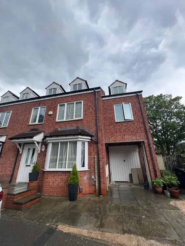 5 Bedroom Semi Detached House For Sale