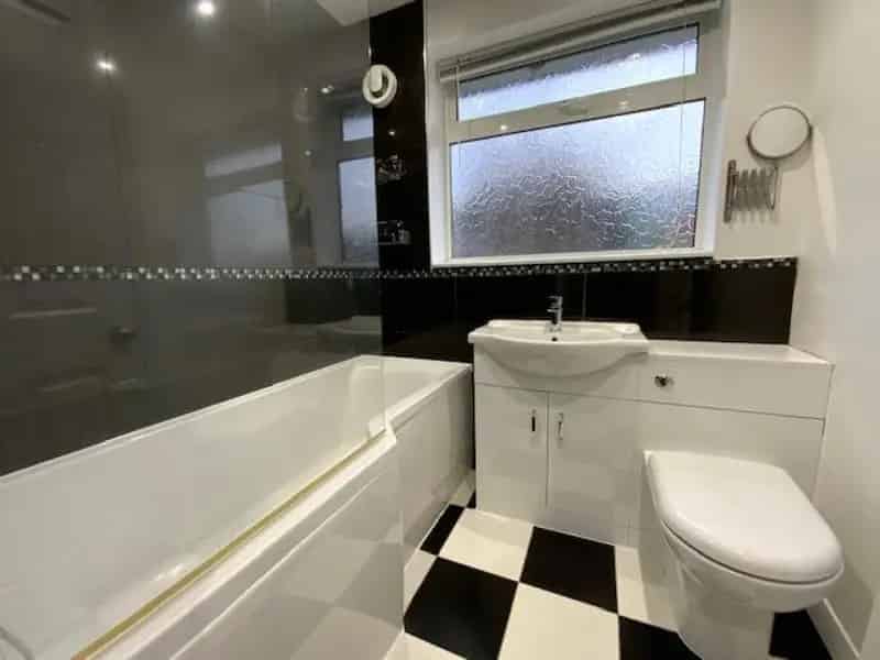 3 Bedroom House To Let Near Tameside Hospital