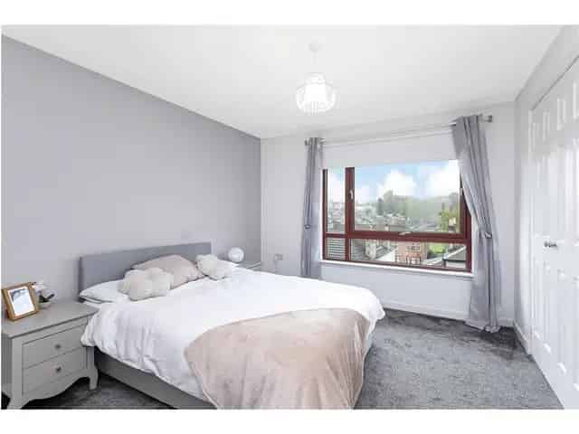 2 Bedroom Flat for Sale Modern Flat En Suite Parking