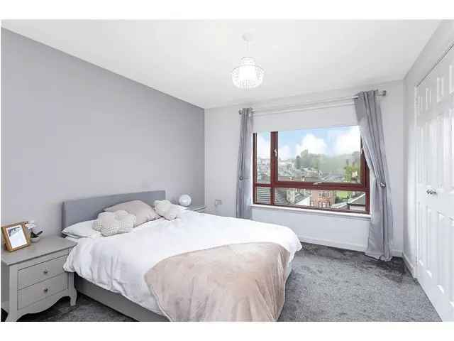 2 Bedroom Flat for Sale Modern Flat En Suite Parking