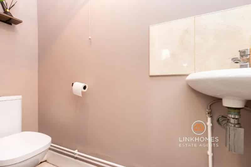 5 Bedroom Detached House for Sale in Oakdale
