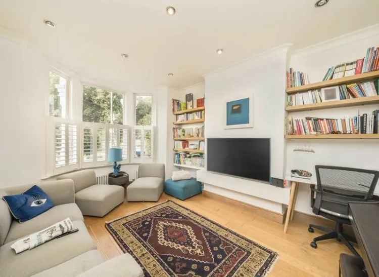 Flat For Sale in London, England