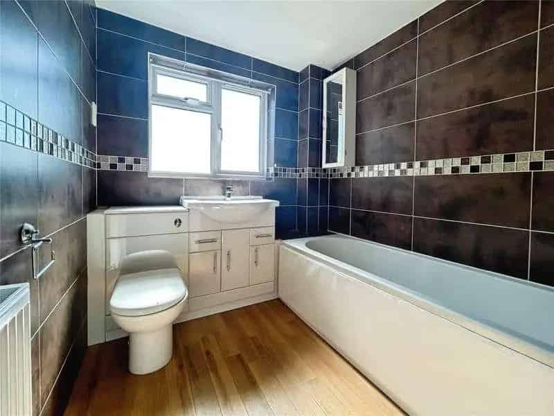 2 bed flat for sale