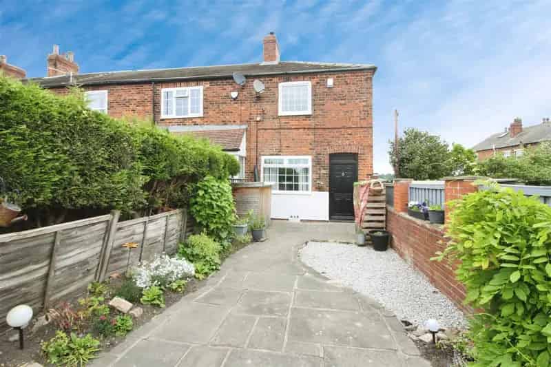 2 Bedroom Terrace House to Rent