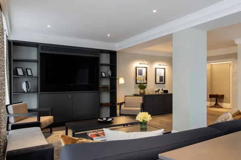 Luxury 3-Bedroom Hyde Park Apartment
