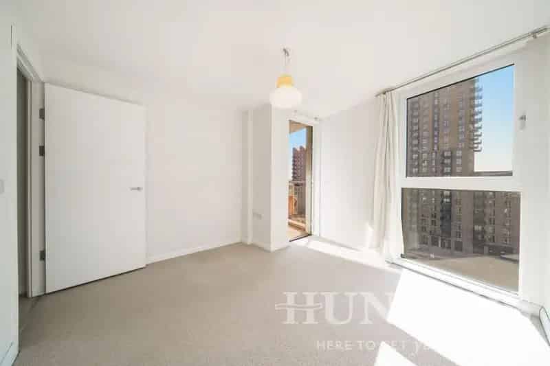 2 Bed Flat for Sale Tottenham Hale Chain Free Stunning River Views