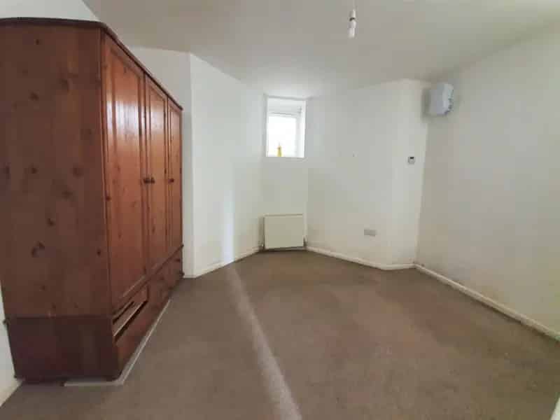 1 Bedroom Garden Flat Ground Floor Good Location Gas Central Heating
