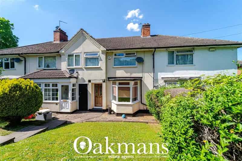 3 Bedroom Terraced House For Sale Near Amenities and Schools