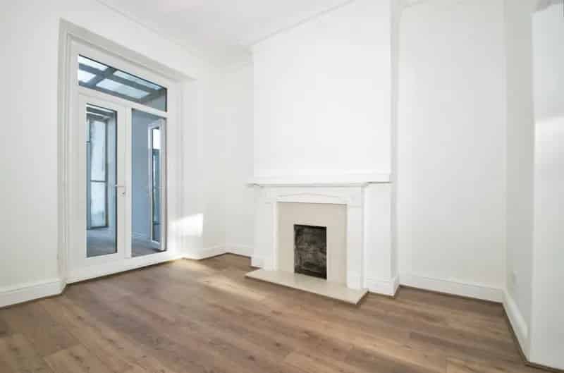 4 Bedroom Terraced House Near Town Centre