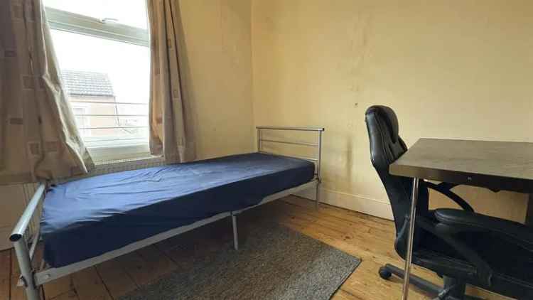 6 bedroom end of terrace house to rent in Coventry