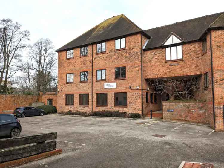 Self Contained Offices Farnham Town Centre 16 Parking Spaces