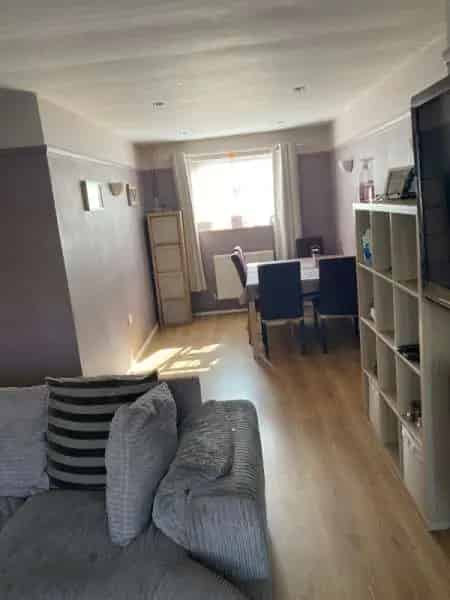 3 Large Double Bedrooms House with Garden and Parking