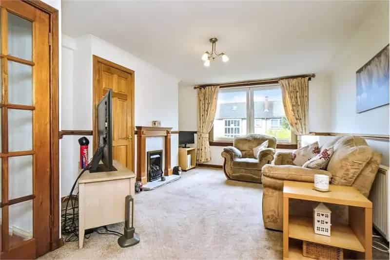 3 Bed Flat Oxgangs First Floor 1 Reception Room