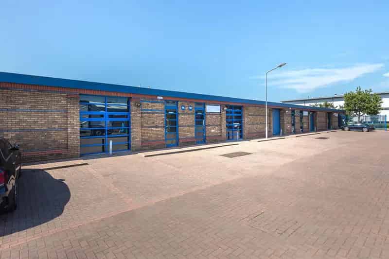 Industrial Unit for Lease in Slough Trading Estate