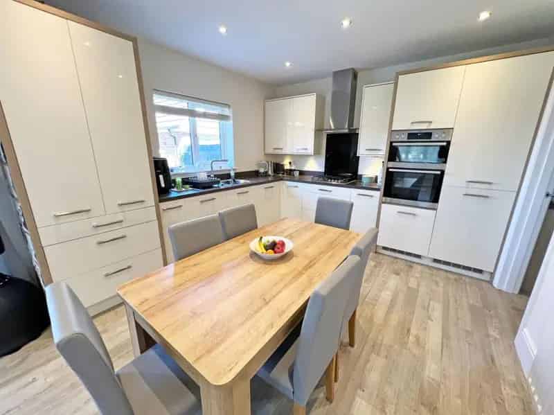 4 Bed Detached House For Sale