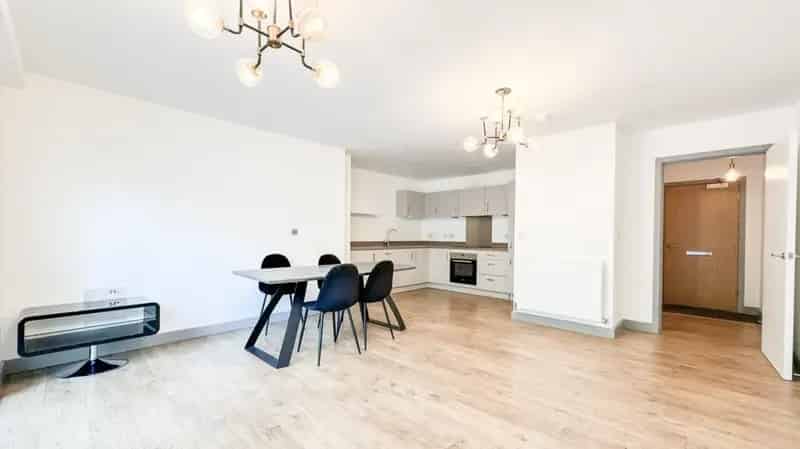 2 Bedroom Flat To Let in Paintworks Bristol