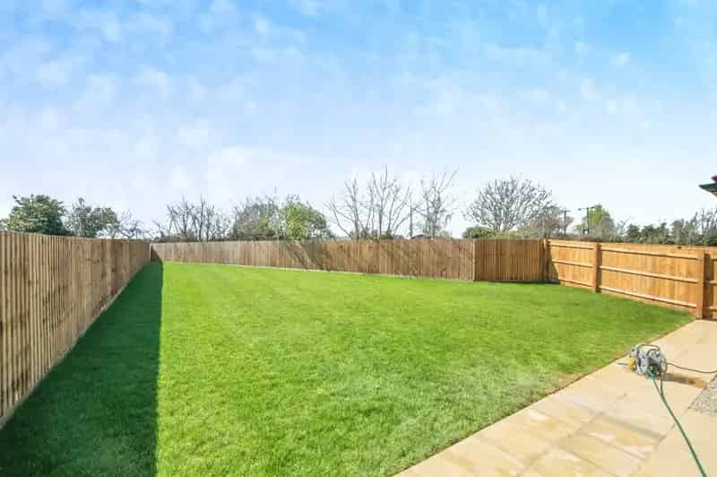 Four Double Bedroom Family Home with Modern Kitchen and Double Garage