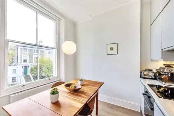 Bright 2-Bedroom Apartment in Period Property Belsize Park