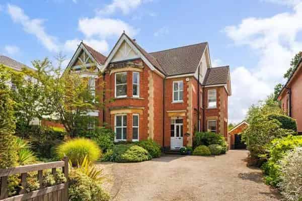 Edwardian 5-Bedroom Family Home in Cheltenham