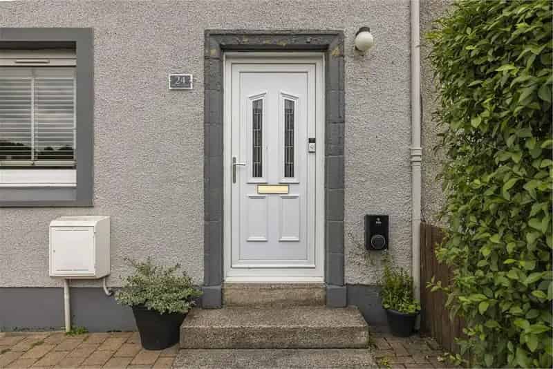 2 Bed Terraced House Strathaven with Converted Attic