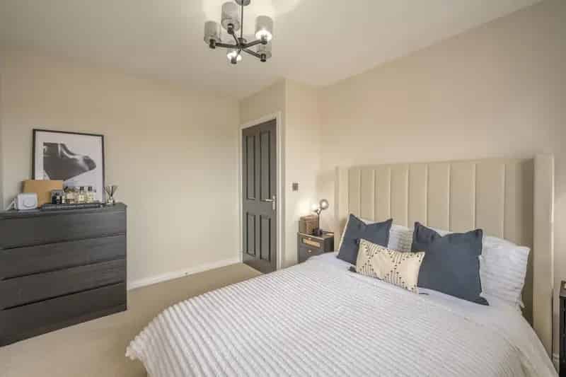 2 Bedroom Flat For Sale - Modern Apartment with Allocated Parking