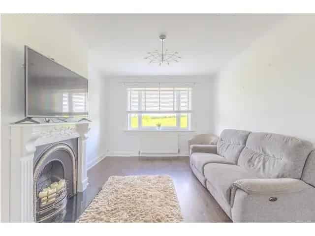 2 Bedroom Flat for Sale Moodiesburn