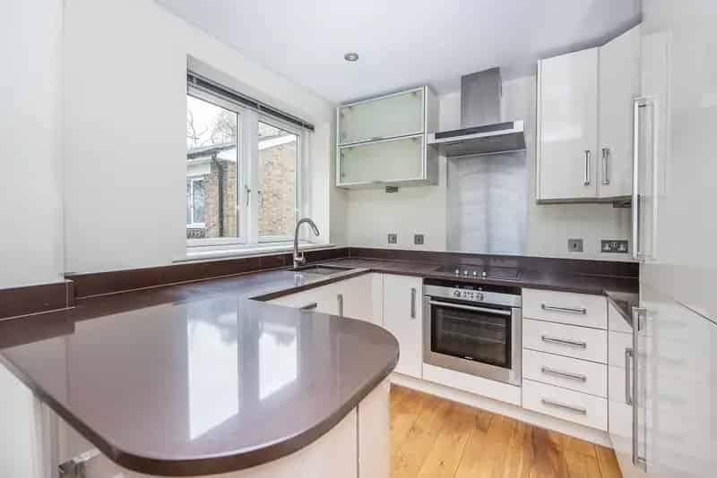 2 Bedroom Duplex Apartment with 2 Balconies and Parking