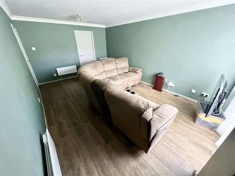 2 Bed Flat for Sale - Well Maintained Ground Floor Maisonette