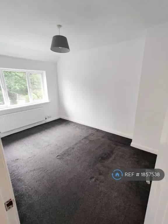 3 Bedroom Terraced House Driveway Ready to Move in