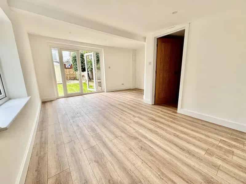 4 Bedroom Detached House Near Beach and Schools
