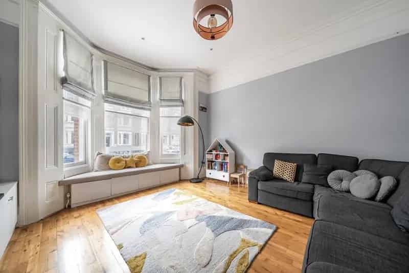 3-Bedroom 2-Bathroom Duplex Maida Vale W9