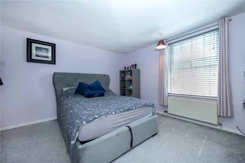 2 Bedroom Period Home Bourne Modern Kitchen Garden Parking