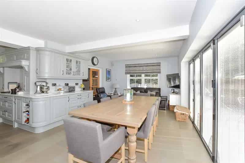 5 Bedroom Detached House for Sale in Charing Heath