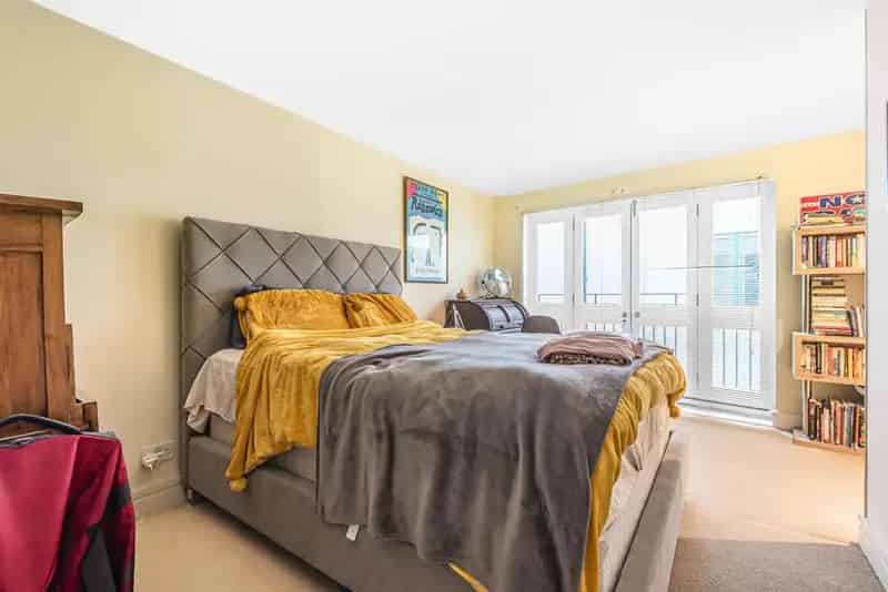Two Double Bedroom Apartment London Bridge Mews Conversion