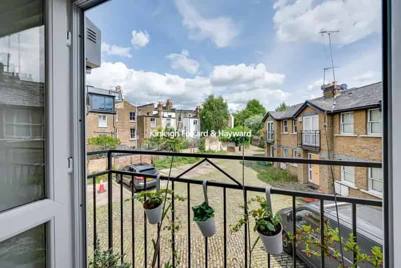 2 Double Bedroom Terrace House Highbury Refurbished Interior Landscaped Patio