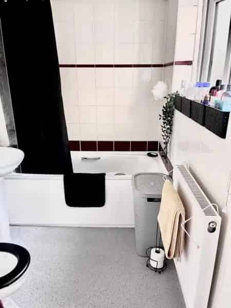 Updated Kitchen and Bathroom