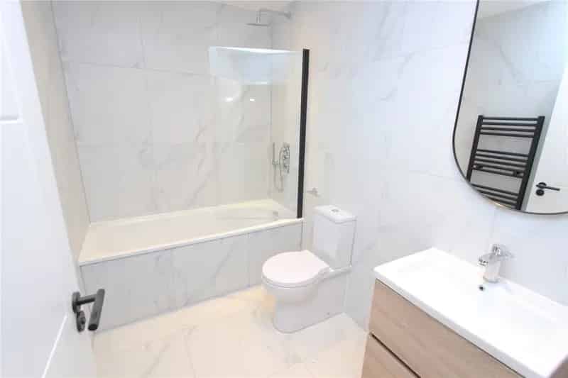 2 Bedroom Apartment Hadleigh 2 Balconies Allocated Parking