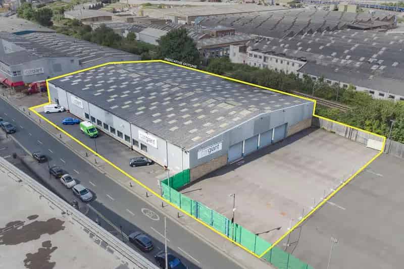 Industrial Warehouse Unit To Let - Secure Yard, Multiple Loading Doors