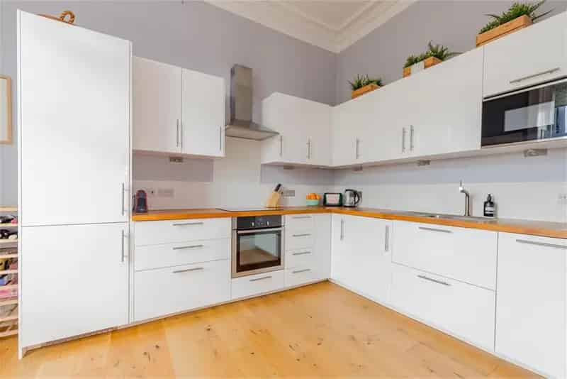 2 Bed Flat Upper with 2 Reception Rooms