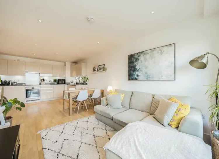 Flat For Sale in London, England