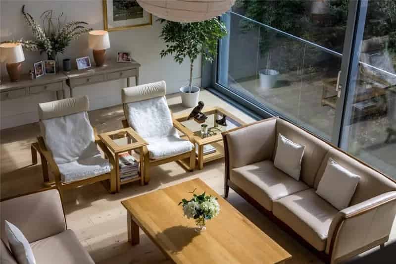 3-Bedroom Duplex Apartment with Terrace and Parking in Edinburgh