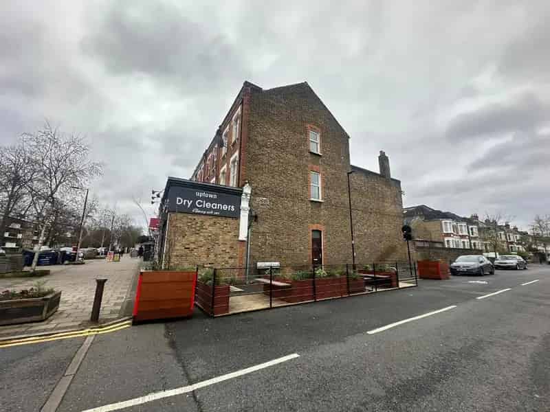 4 Bedroom Semi Detached House to Rent
