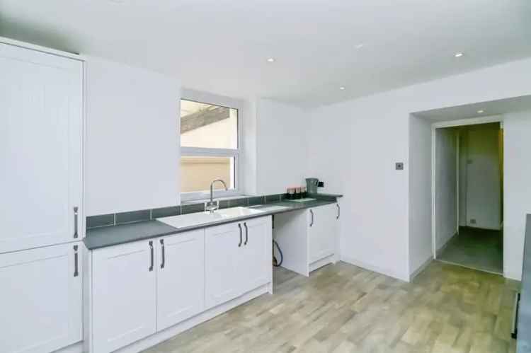 4 Bedroom Terraced House - Newly Renovated