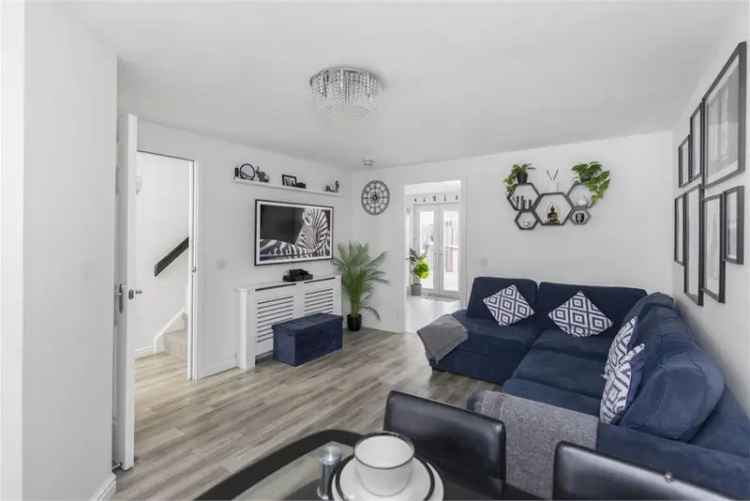4 Bed Townhouse with Garden and Parking