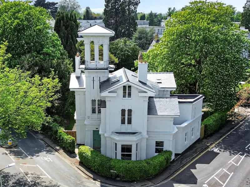 5 Bedroom Grade II Listed Italianate Villa For Sale
